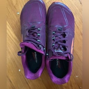 Altar running sneakers